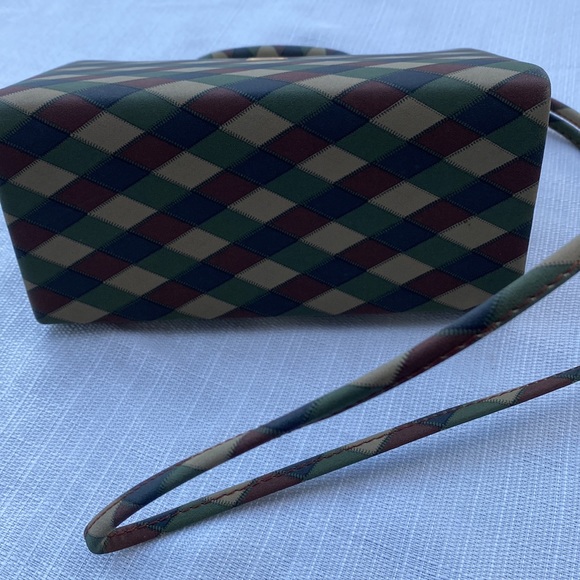 Cawen's Tan, Brown, Navy, & Hunter Vintage Look Gold Handle Bag - Picture 3 of 10